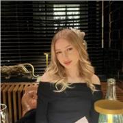 Ich kann den Kindern Mathe und Englisch Nachhilfe geben, da ich gerade selber mein Abitur mache und hervorragende Noten habe.