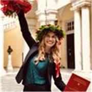 Offro lezioni private in presenza o online. Posso aiutarti a migliorare il tuo inglese e a prepararti per i tuoi test. 