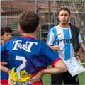 Profesor con amplio conocimiento en la formación de futbolistas y perfeccionamiento de la técnica