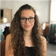 Docente titulada de Magisterio Primaria por la Universidad de Valencia, concretamente especialista en Lengua Inglesa para primaria