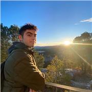 Estudiante universitario que domina contenidos básicos y avanzados dispuesto a ayudar a quien lo necesite.