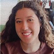 Soy una chica con el título de la ESO y hablo inglés a nivel medio, quiero enseñar a estudiantes de educación primaria o la ESO.
