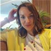 Profesora de lenguas extranjeras titulada con docencia  en las lenguas extranjeras 