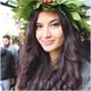 Sono un'insegnante di Inglese e Francese, laureata con Lode (titolo magistrale) lo scorso 14 ottobre
