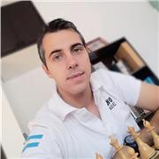 ¡Llevá tu ajedrez al siguiente nivel de la mano de un entrenador certificado por la Federación Internacional de Ajedrez!