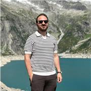 English Tutor Helping Students Improve Communication, Grammar and Confidence.