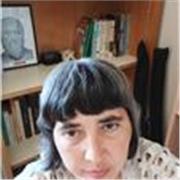 Profesora de E.S.O apta para todas las edades y niveles salvo matemáticas y física y química.