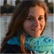 Profesora de inglés motivada, capaz de identificar las dificultades que el idioma presenta