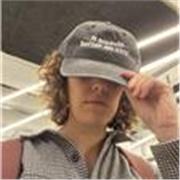 Me defino como ilustradora y diseñadora, y mi trabajo está muy conectado con el dibujo, la acuarela y los procesos creativos hecho