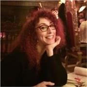 Sei stanco delle solite noiose lezioni di grammatica inglese? Impara l'inglese a ritmo di musica, serie tv e giochi stimolanti!