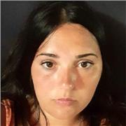 Impartisco lezioni di spagnolo cercando di far maturare una conoscenza tale da poter comunicare senza problemi e in modo chiaro nella lingua castigliana.  Abito a Napoli ma offro il mio sostegno anche in via telematica