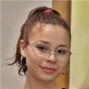 Profesora de refuerzo general de Primaria y ESO con metodologías divertidas