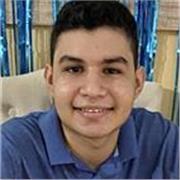 Profesor de inglés imparte clases a niños de todas las edades