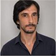No tengo titulación de profesor pero tengo un conocimiento sólido del inglés ya que viví en Inglaterra durante 10 años. 