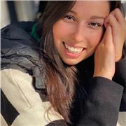 Profesora que imparte las materias de la rama ciencia sociales (primaria + ESO + bachillerato)