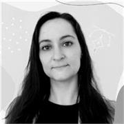 Profesora de diseño gráfico para todas las edades. Experta en el paquete Adobe. Con amplia experiencia profesional y de formación.