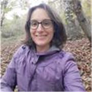 Laureata in lingue e letterature, offre ripetizioni di italiano, inglese, francese e tedesco