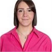 Profesora de inglés imparte clases a niños de primaria