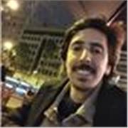 Profesor de escritura con experiencia en medios de comunicación y publicidad. Te ayudo a mejorar y encontrar tu propia voz.