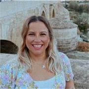 Clases de idiomas prácticas y personalizadas. Licenciada en Traducción con más de 10 años de experiencia dando clases. 