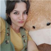 Sono una mamma di 28 anni, madre lingua Inglese. Ho vissuto 15 anni in America. Mi offro come doposcuola per Inglese. Anche online