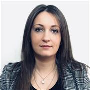 Laureata in giurisprudenza, offre lezioni di diritto (in particolare diritto civile, diritto privato, diritto di famiglia, e ogni altra branca del diritto civile) a studenti di scuole medie, superiori e studenti universitari