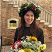 Sono disponibile ad aiutarvi tramite le mie conoscenze letterarie e linguistiche!