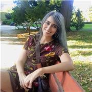 Professeur particulier donne cours de soutien scolaires aux élèves en secondaires