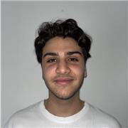 Profesor de inglés imparte clases a alumnos de todas las edades