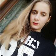 Studentessa alla fine degli studi liceali impartisce lezioni di qualunque materia tranne inglese