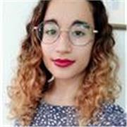 Profesora que imparte clases en psicología, lengua y literatura, biología, historia, filosofía e inglés a niños de primaria y adolescentes de secundaria y bachillerato