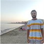 Profesor que imparte clases a alumnos de todas las edades