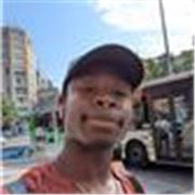 Educador con conocimientos en matemáticas básicas, historia y arte.