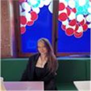 An experienced Chinese language teacher with translation and HR experience, which can help students to get their dream job or degr