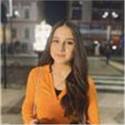 Estudiante que acaba de finalizar los estudios de bachiller científico, lista para impartir clases a cualquier edad.