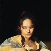 I am a signed editorial and commercial model with 8 years experience. My lessons are for new face models/who just want to know.