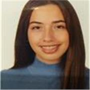 Traductora e intérprete de español, inglés y francés tanto por la Universidad de Ginebra (Suiza) como por la Universidad Comillas