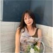 Persona joven (22 años) con experiencia (menos 1 año) y con título de monitora