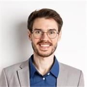 Spanisch-Tutor, der Kinder aller Altersgruppen unterrichtet