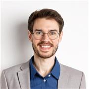 Spanisch-Tutor, der Kinder aller Altersgruppen unterrichtet