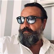 Insegnante di Matematica impartisce lezione a studenti delle scuole medie