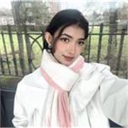 I give private lessons of English language to students of every age.