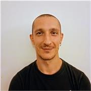 Padronanza lingua inglese e italiana, propensione interazione umana