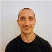 Padronanza lingua inglese e italiana, propensione interazione umana