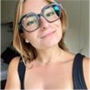 Nata e cresciuta in Italia, mi sono trasferita all’estero quando avevo 16 anni. Ho studiato e lavorato in inglese da allora