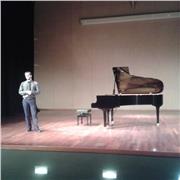 Profesor de piano ofrece clases de piano online para todas las edades