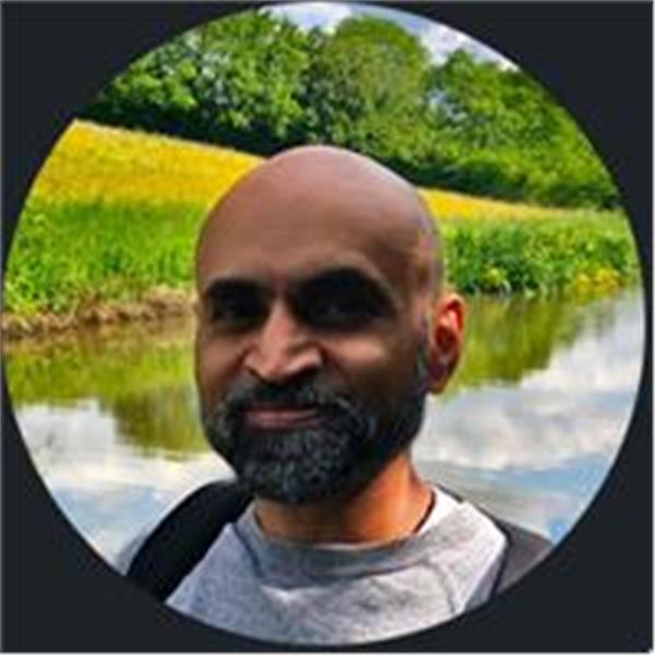 computing-tutor-teaches-all-manors-of-it-skills-including-programming