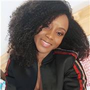 Spanische Muttersprachlerin bewirbt sich als Online-Spanisch-Tutorin.