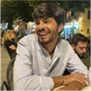 Studente di ingegneria (ex tutor) impartisce lezioni di matematica per studenti di scuole medie, liceo e/o istituti tecnici