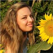 Sono una studentessa di dottorato con la passione per la biologia del sistema nervoso. Sono curiosa e intraprendente nella ricerca e amo poter insegnare e trasmettere tutte le sfaccettature di questa materia che ogni giorno continua a stupirci con grandi 